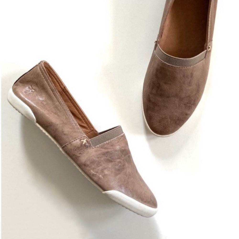 Frye Women's Tan Flats